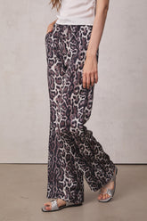 Loretta – Niedrig geschnittene Hose mit weitem Bein und Leopardenmuster